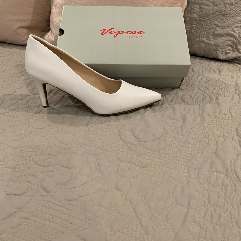 Vepose white heels